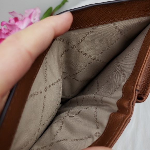 🌺NWT Michael Kors double zip wristlet Vanilla MK - Picture 6 of 7